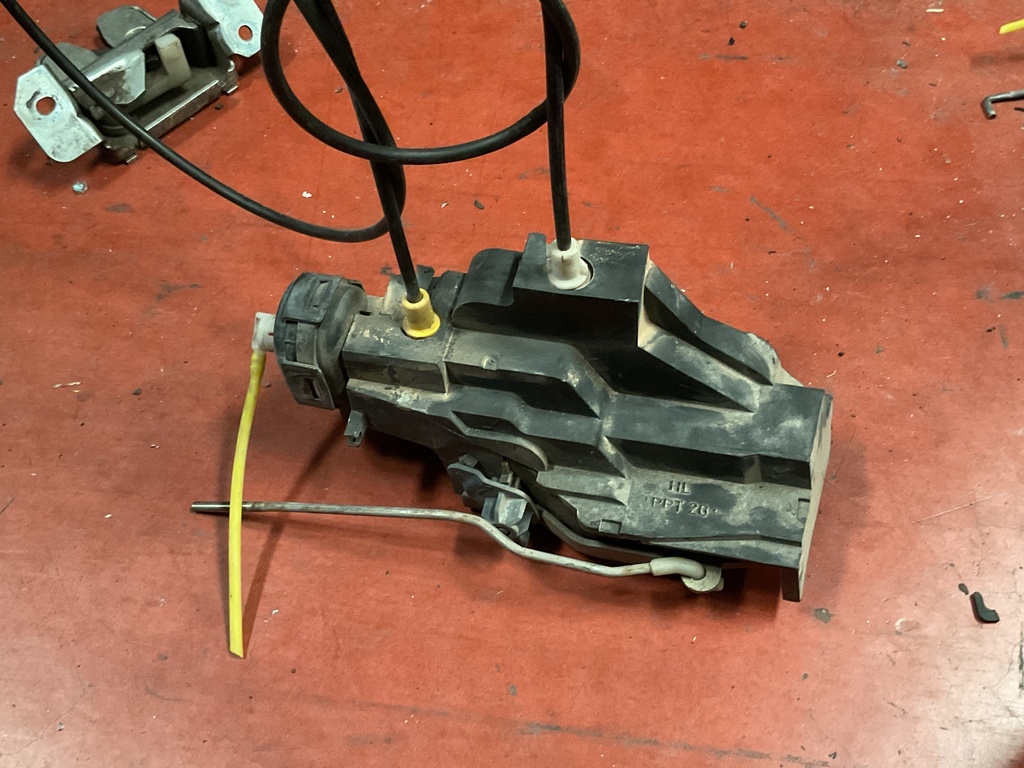 Cerradura trasera izquierda mercedes clase A ‘04