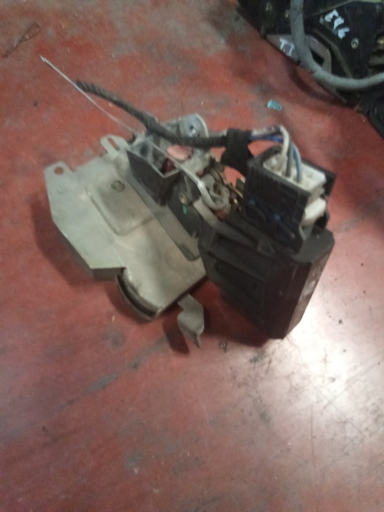 Cerradura trasera izquierda BMW serie 5 E39 '91