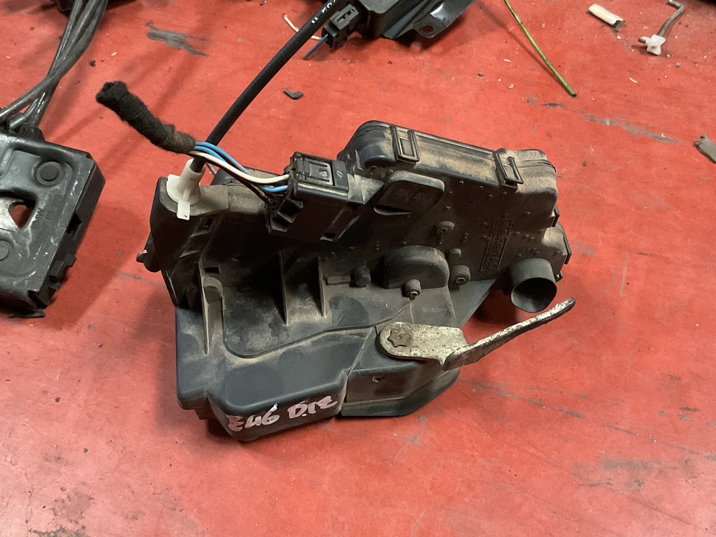 Cerradura delantera izquierda bmw serie 3 E46 ‘02