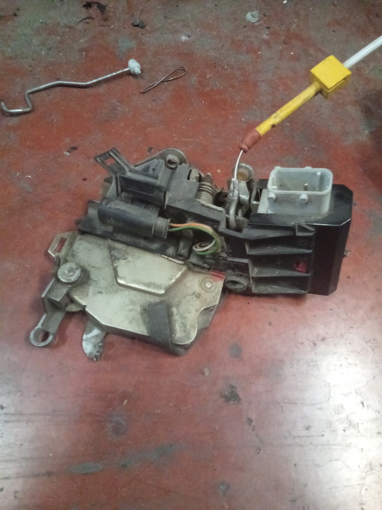 Cerradura delantera izquierda BMW serie 5 E39 '00