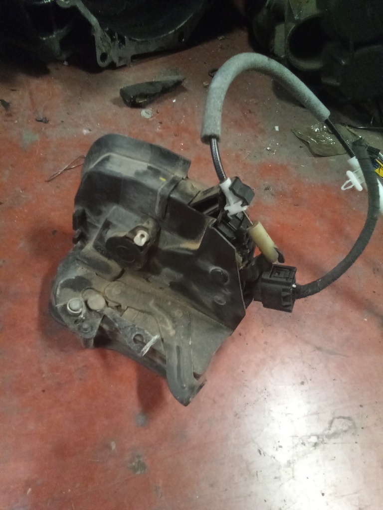 Cerradura delantera derecha BMW serie 3 E46 compact '03