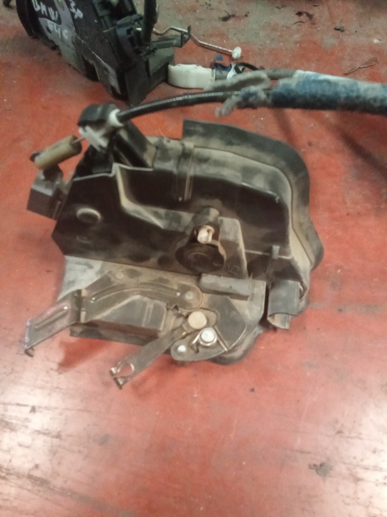 Cerradura delantera izquierda BMW serie 3 E46 compact '03