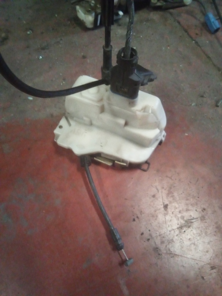 Cerradura trasera izquierda Renault laguna '07