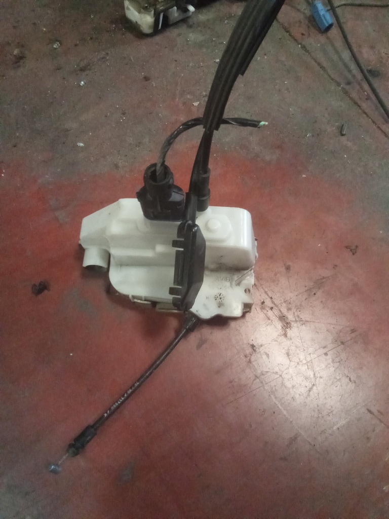 Cerradura delantera derecha Renault laguna '07