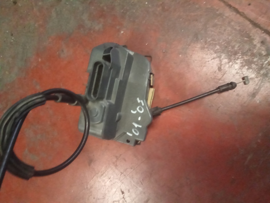 Cerradura trasera izquierda Renault laguna '03