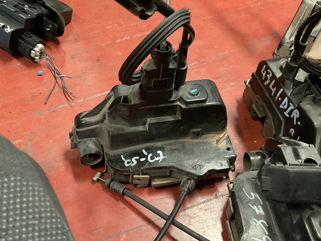 Cerradura delantera derecha renault laguna ‘06