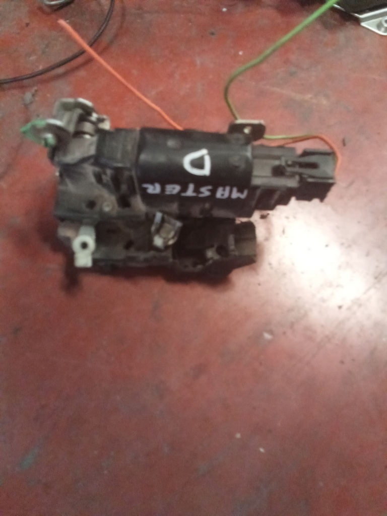 Cerradura delantera derecha Renault Master '04