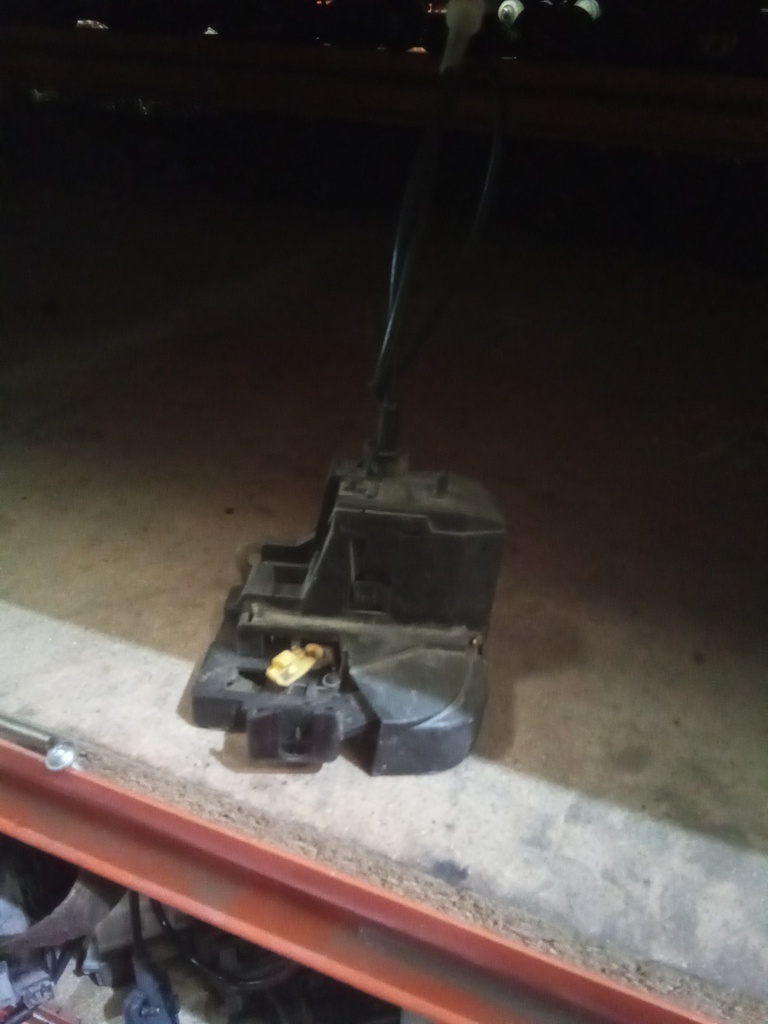 Cerradura delantera izquierda renault scenic I '03