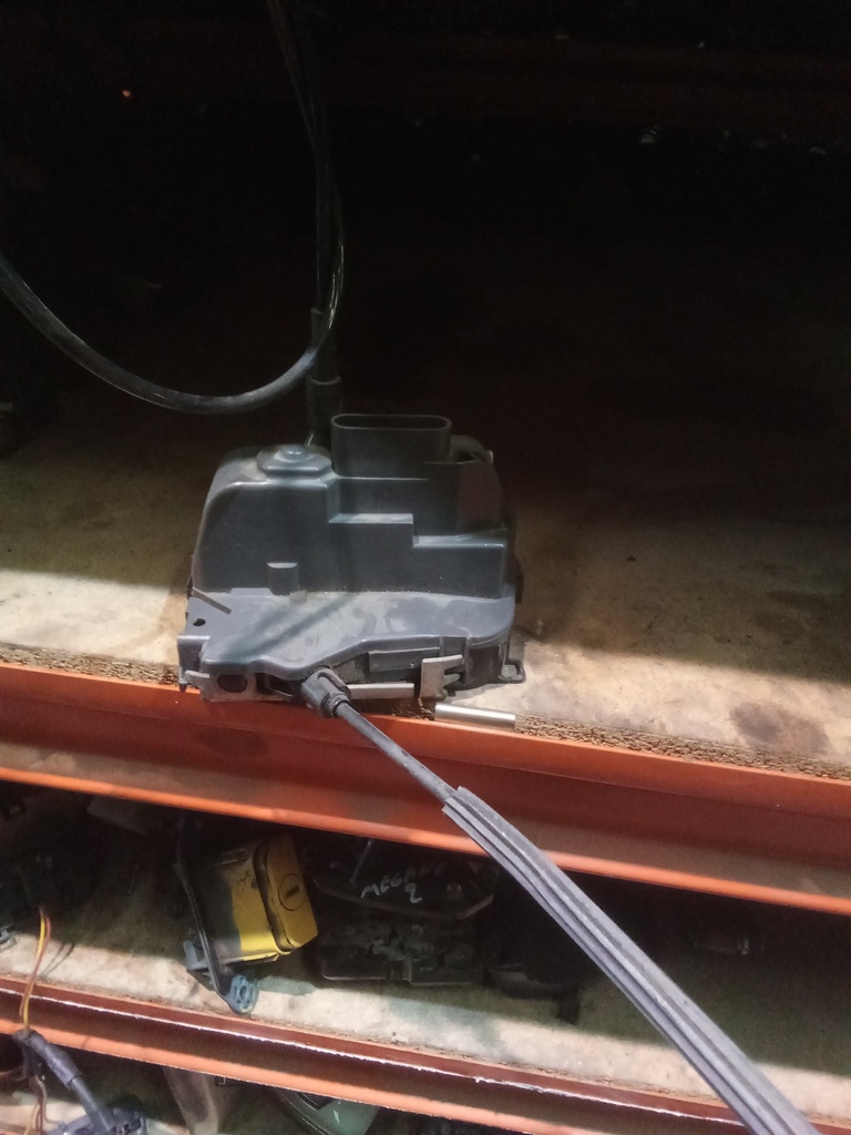 Cerradura trasera izquierda Renault scenic II '04