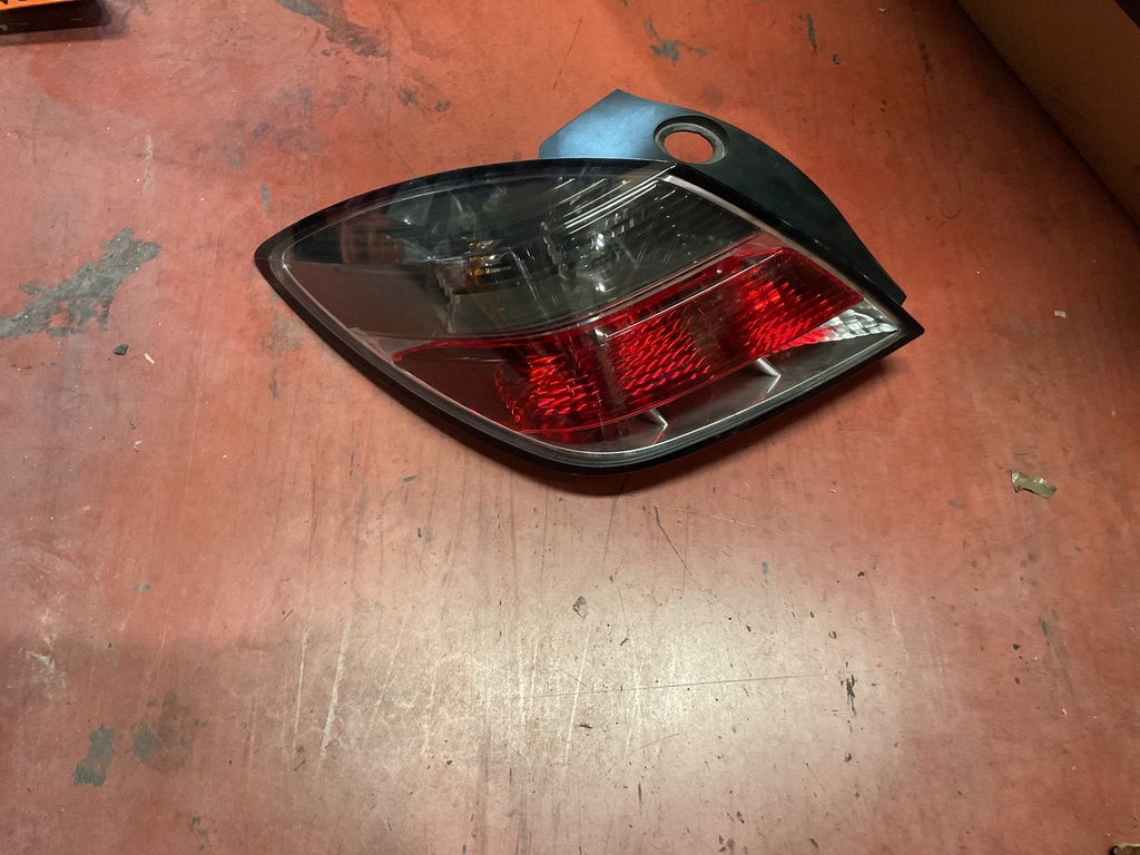 Piloto derecho Opel Astra H 3 puertas