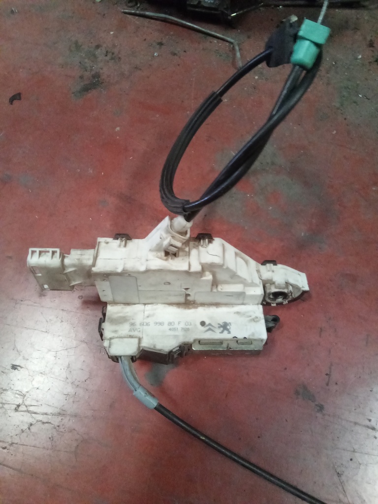 Cerradura delantera izquierda citroen c4 '06