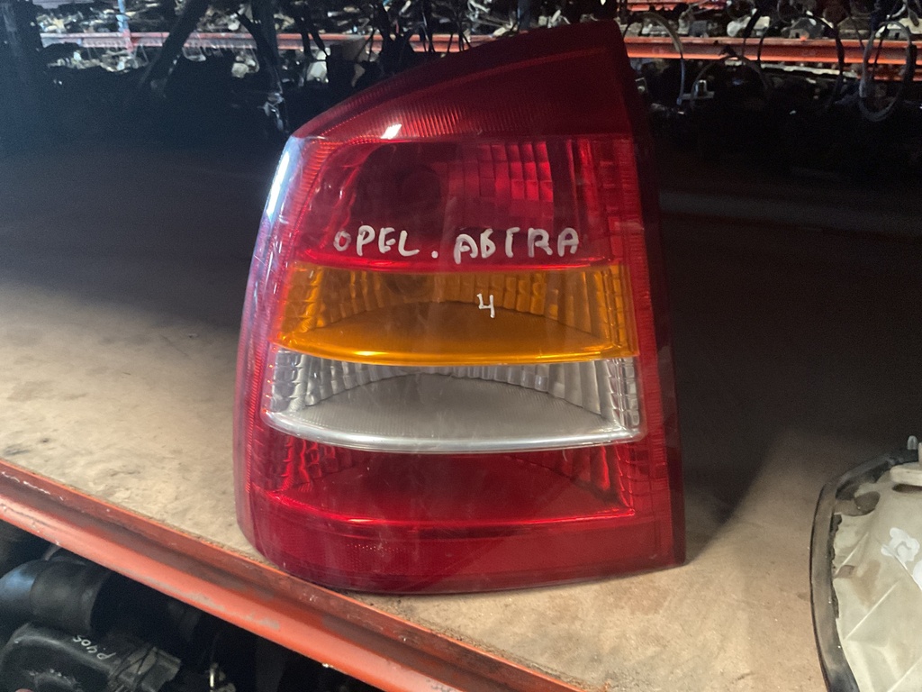 Piloto izquierdo opel astra G sedan ‘00