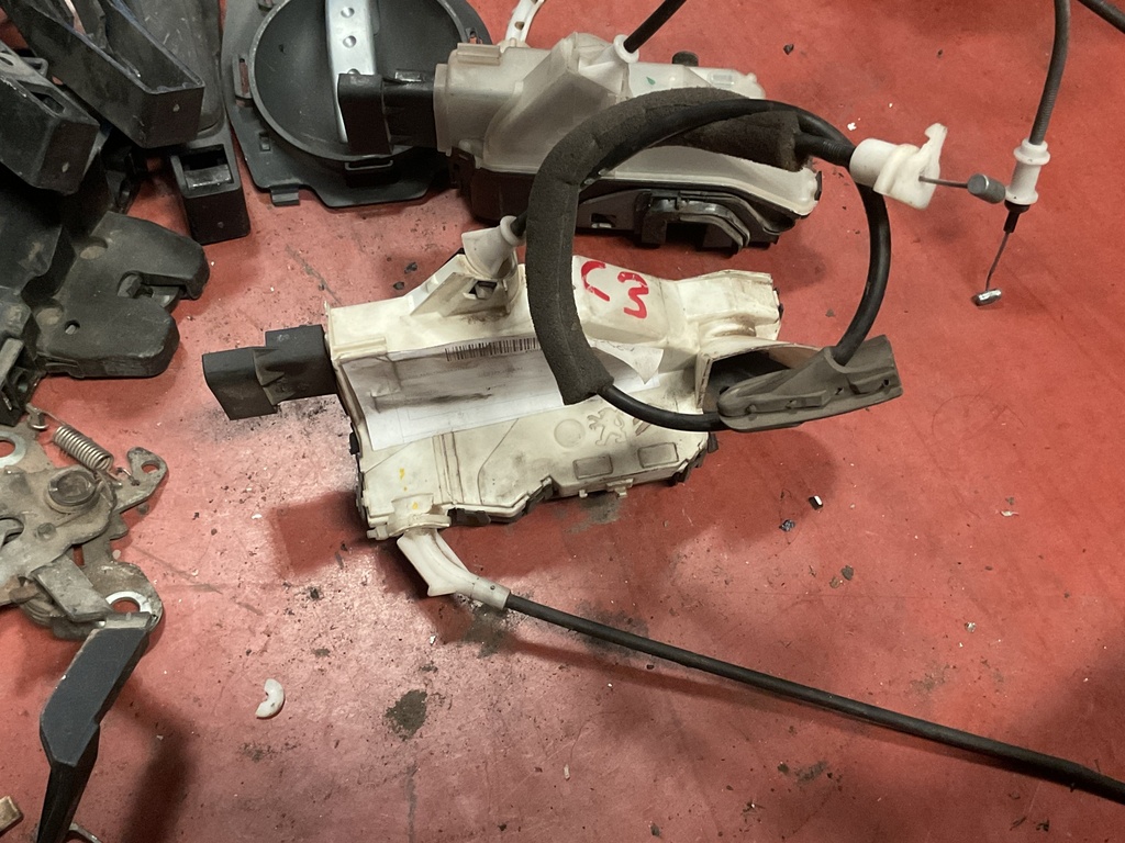 Cerradura delantera izquierda citroen c3 ‘10