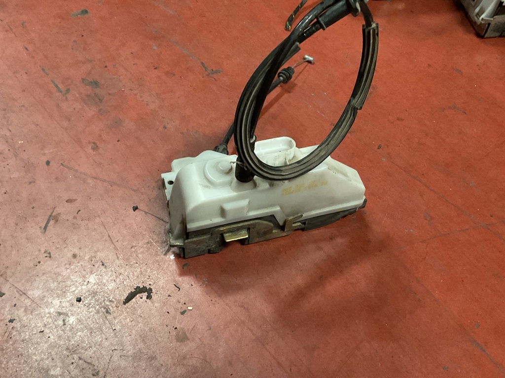 Cerradura delantera derecha citroen C3 ‘03