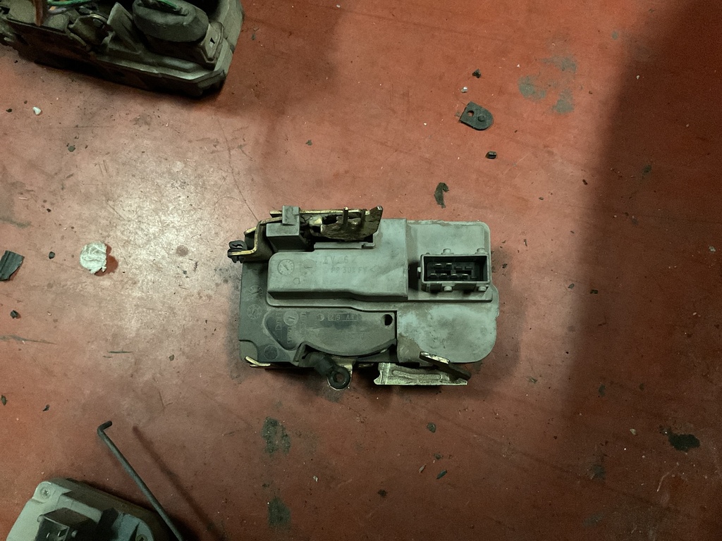 Cerradura delantera izquierda citroen xsara ‘97