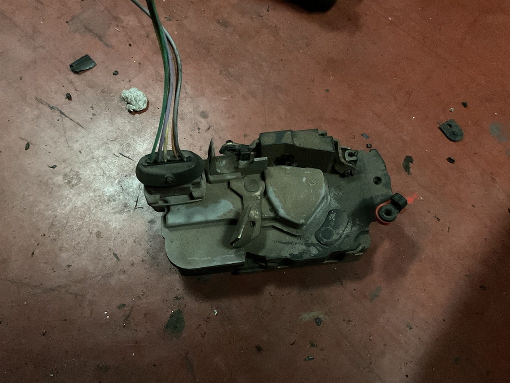 Cerradura trasera derecha citroen xsara ‘02