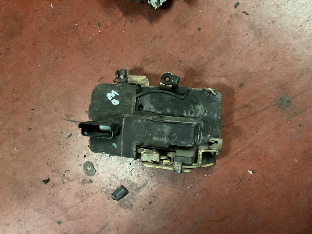 Cerradura delantera izquierda citroen berlingo ‘04