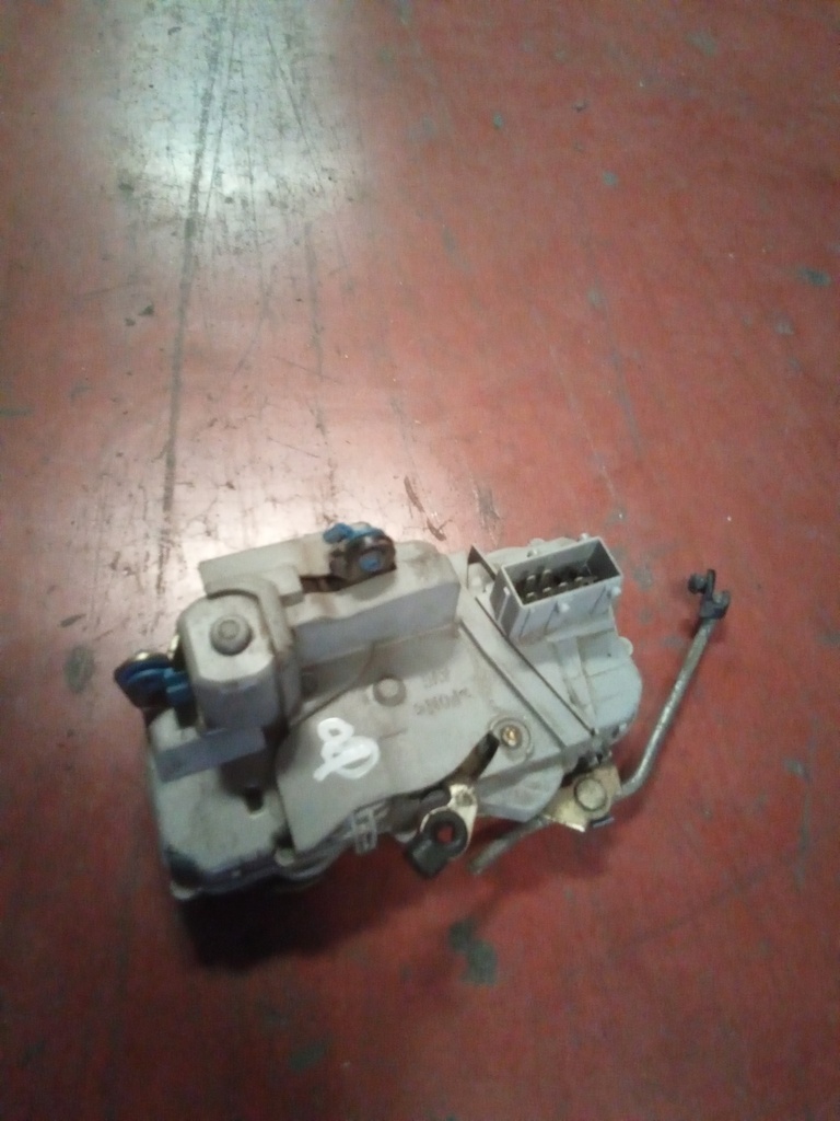 Cerradura delantera izquierda citroen Berlingo '99
