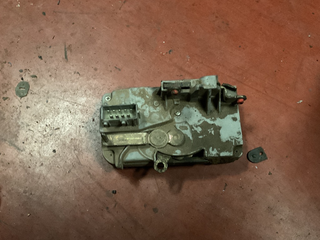 Cerradura delantera derecha citroen jumpy ‘99