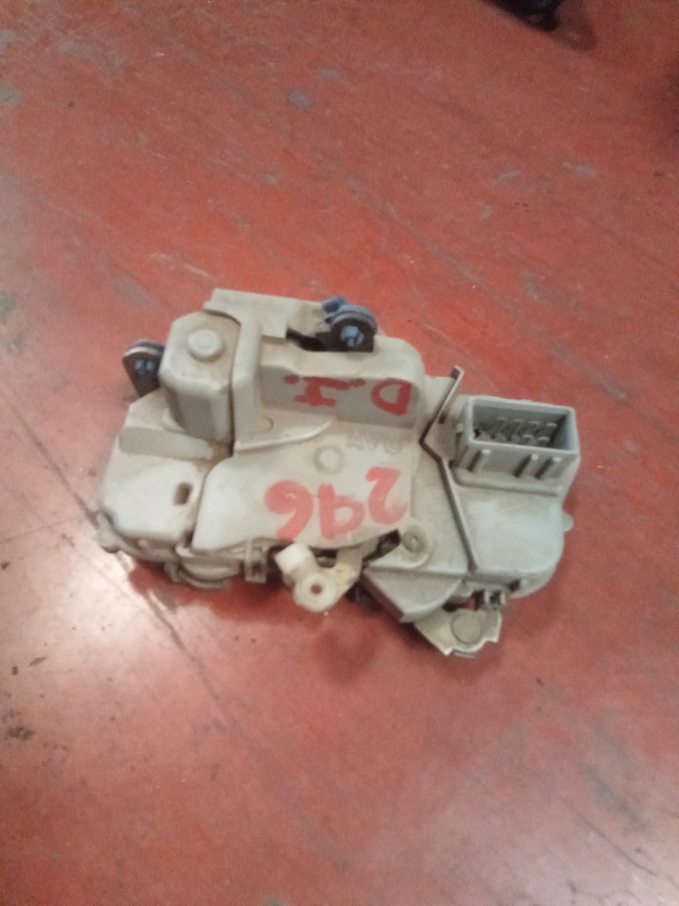 Cerradura delantera izquierda citroen xantia '00