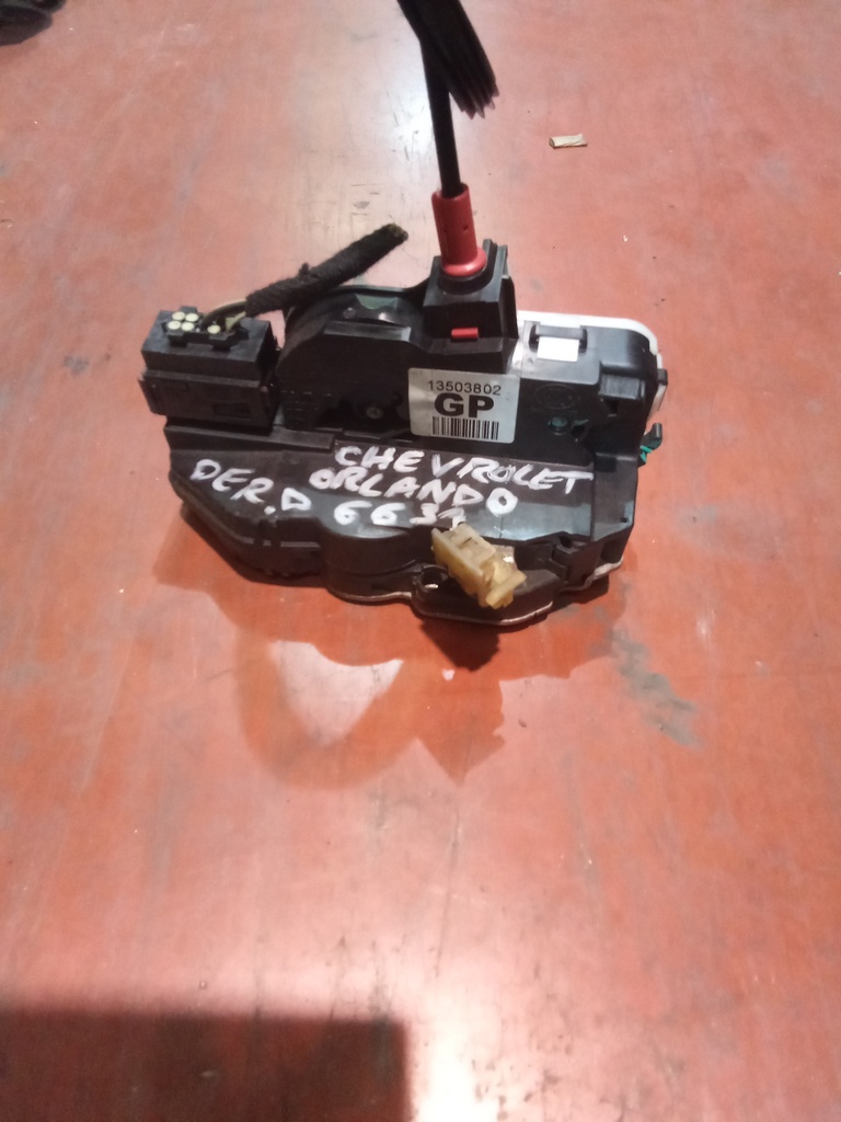 Cerradura delantera derecha Chevrolet Orlando '11
