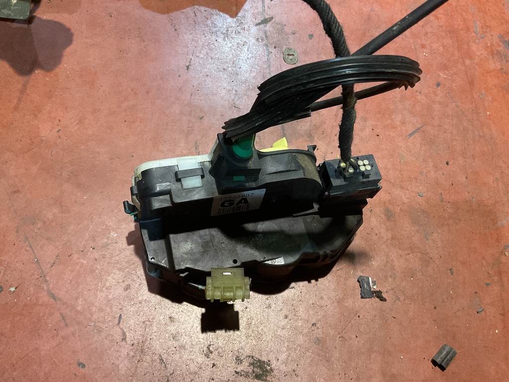 Cerradura trasera izquierda chevrolet orlando ‘11