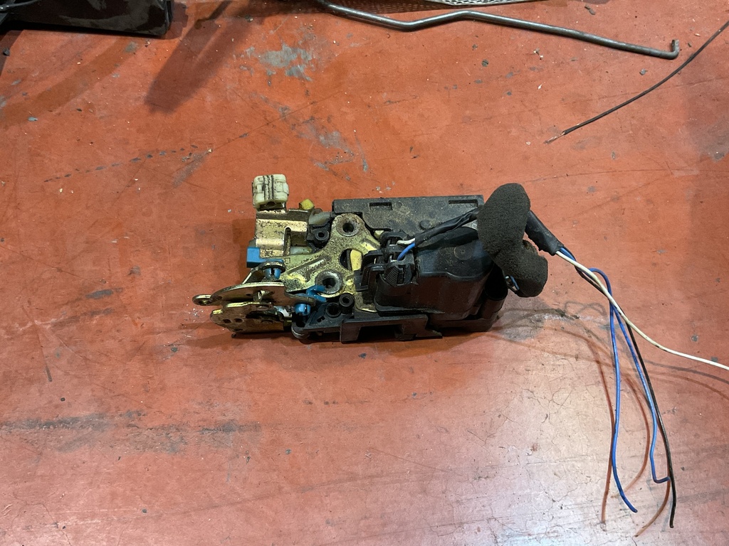 Cerradura delantera derecha daewoo kalos ‘04