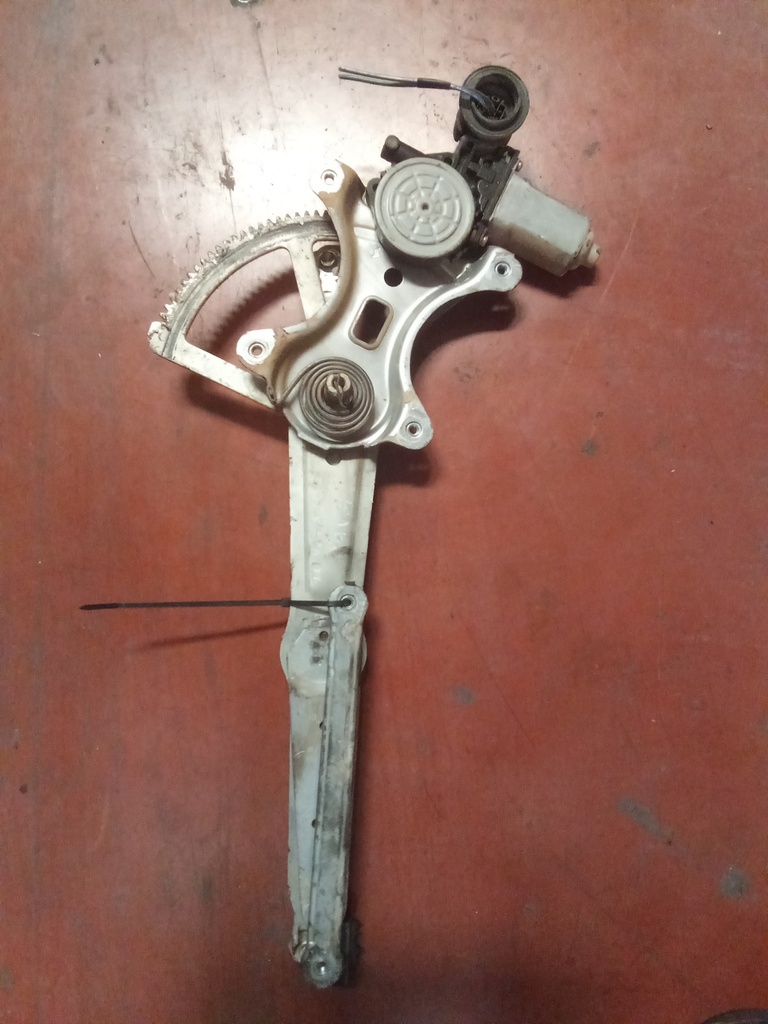 Elevalunas delantero derecho Toyota rav4 '05