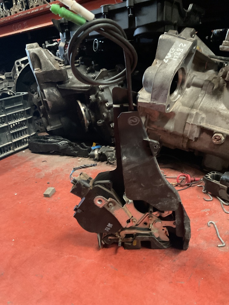 Cerradura trasera derecha toyota rav-4 ‘00