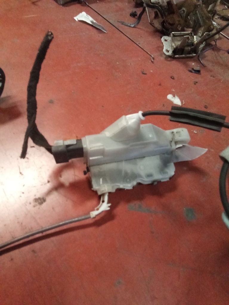 Cerradura delantera izquierda Toyota proace verso '20