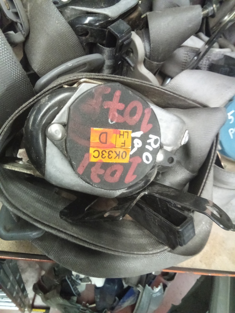 Cinturon delantero izquierdo kia rio '01