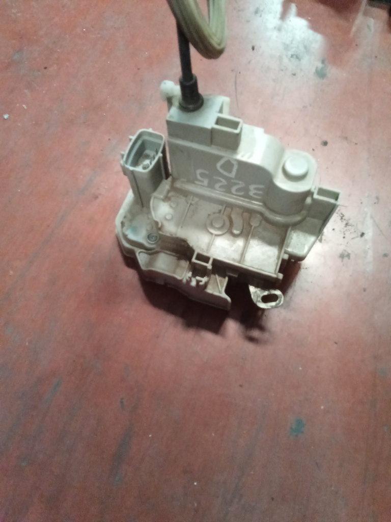 Cerradura trasera derecha Fiat bravo '08