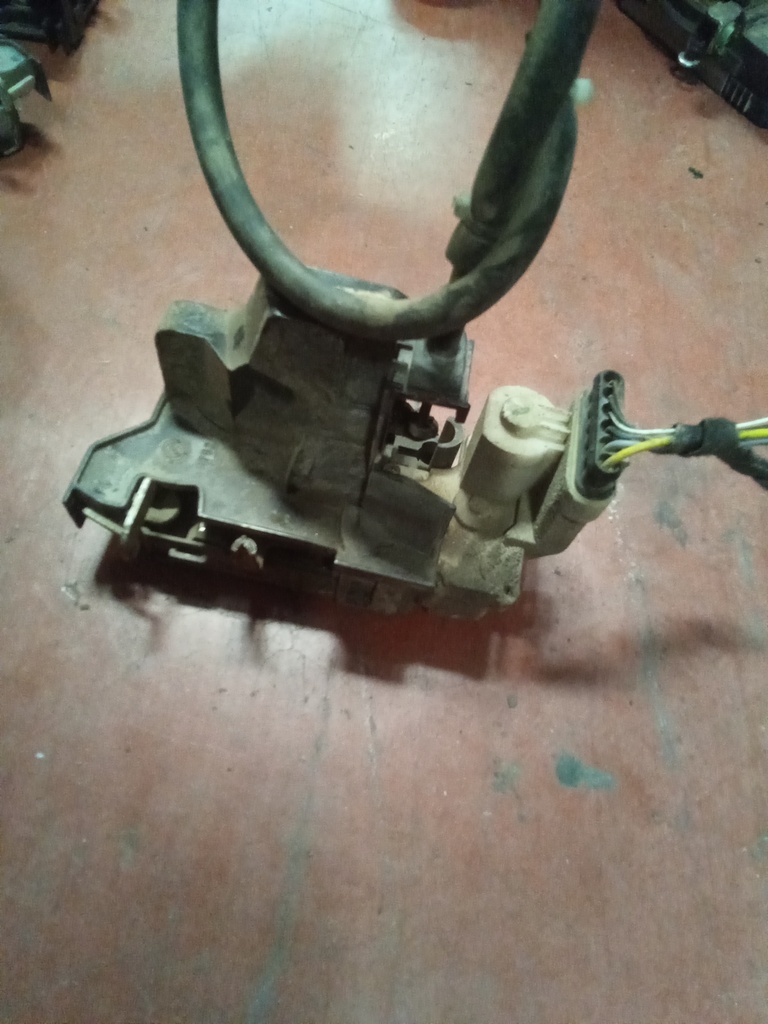 Cerradura delantero derecho Fiat doblo '05