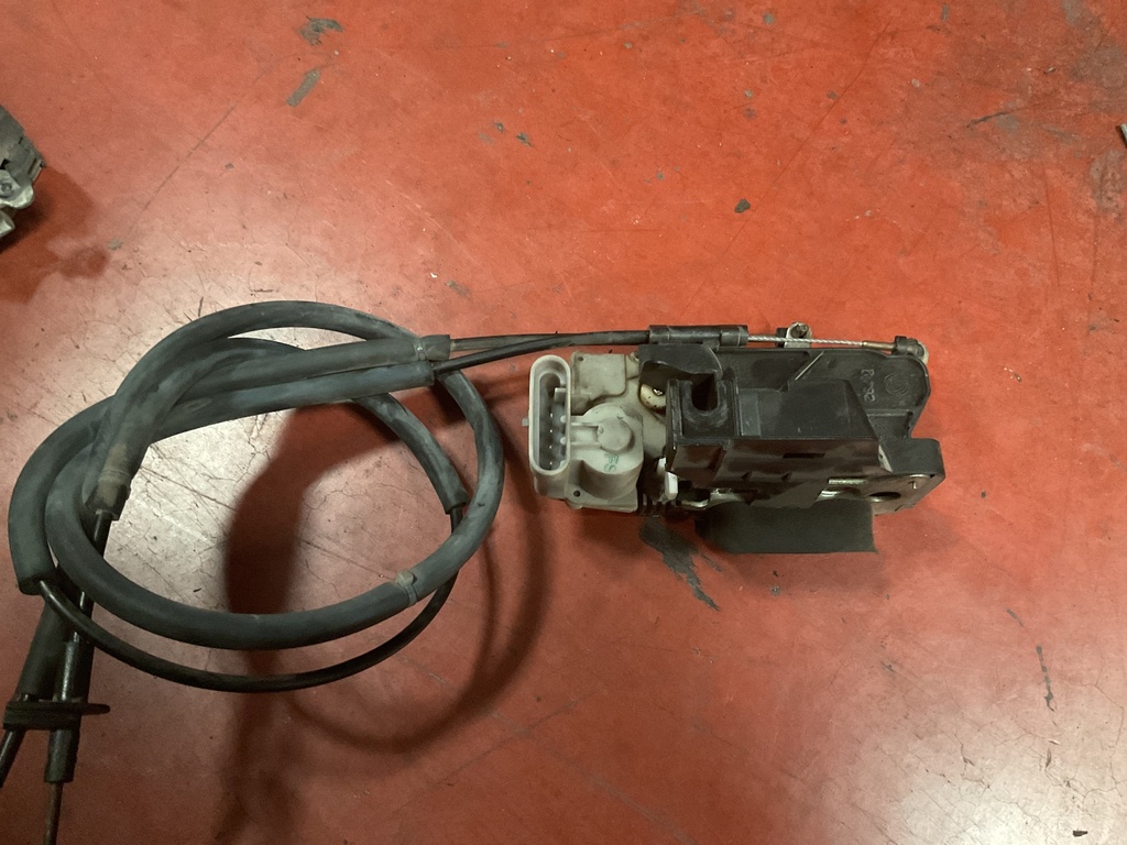 Cerradura lateral derecha fiat doblo ‘05