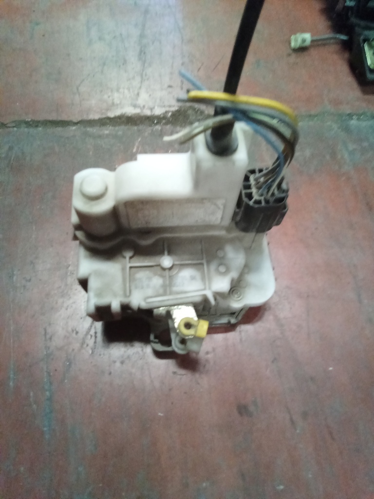 Cerradura delantera izquierda Fiat panda '05