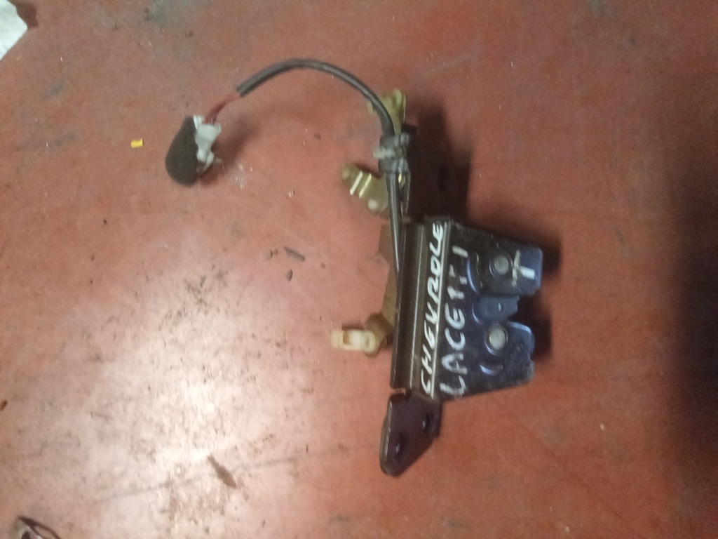 Cerradura maletero Chevrolet lacetti '05