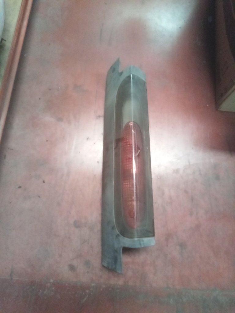 Piloto izquierdo Opel vivaro '05