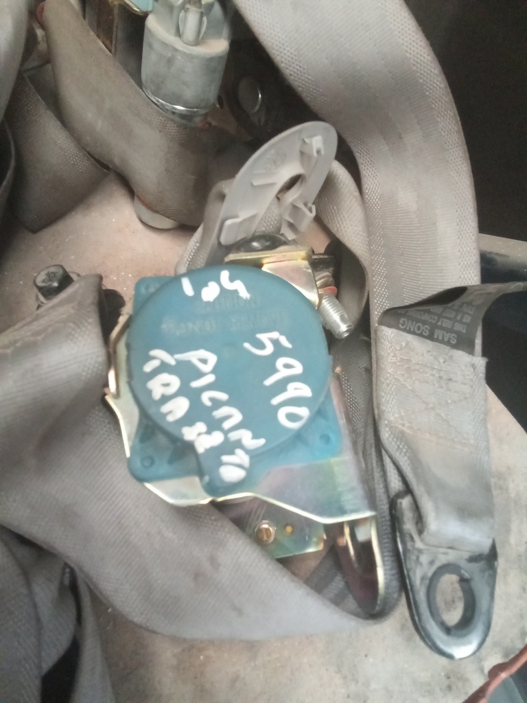 Cinturon trasero izquierdo kia ìcanto '04