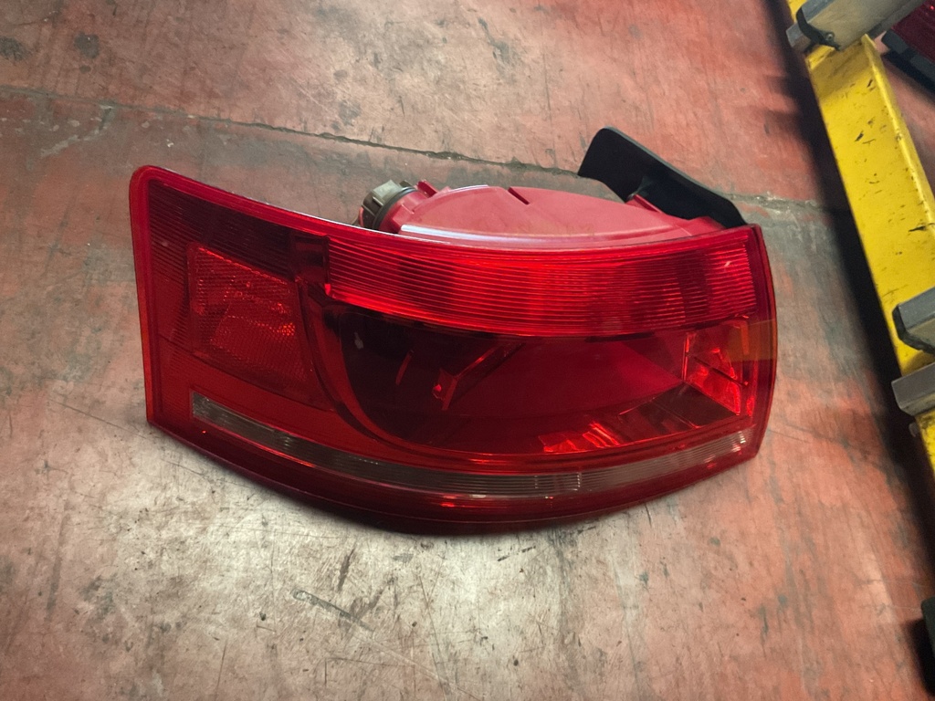 Piloto trasero izquierdo audi a4 ‘10