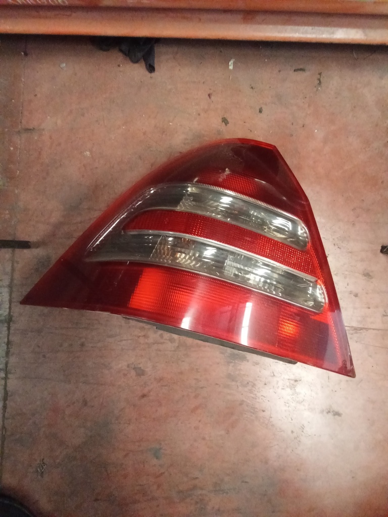 Piloto izquierdo Mercedes clase c w203 '02