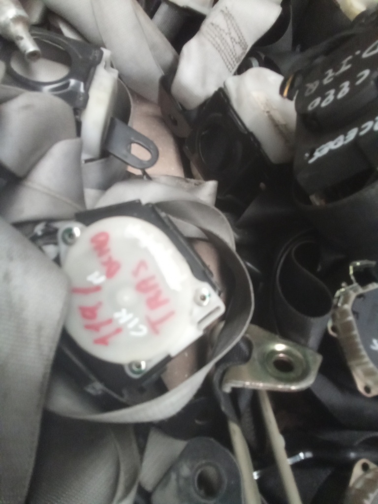 Cinturon trasero derecho mercedes clk w209 '04