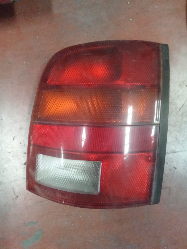 Piloto derecho Nissan micra '92