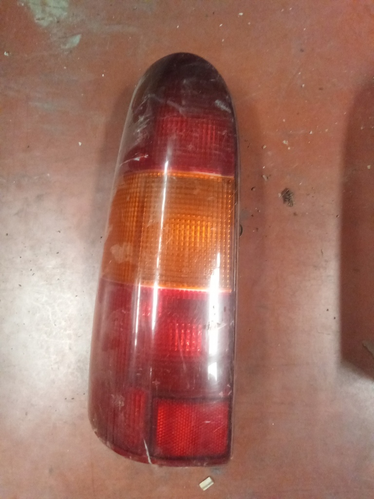 Piloto izquierdo Nissan vanette '96