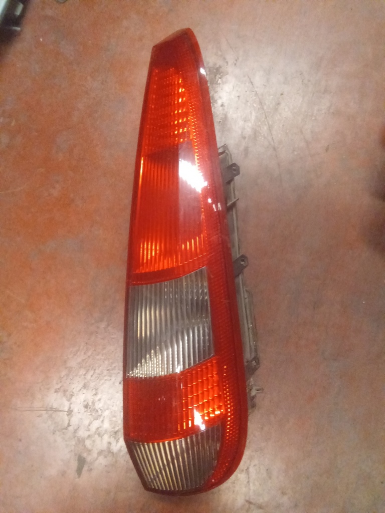 Piloto derecho 5p Ford fiesta '03