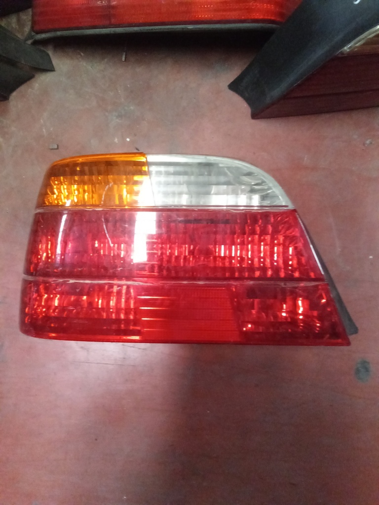 Piloto izquierdo BMW serie 7 e38 '00