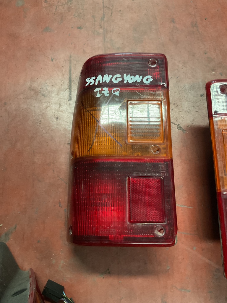 Piloto izquierdo (defectuoso) ssangyong family ‘94