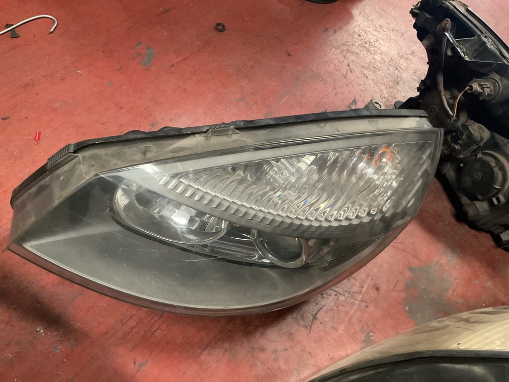 Foro izquierdo renault scenic II xenon ‘06