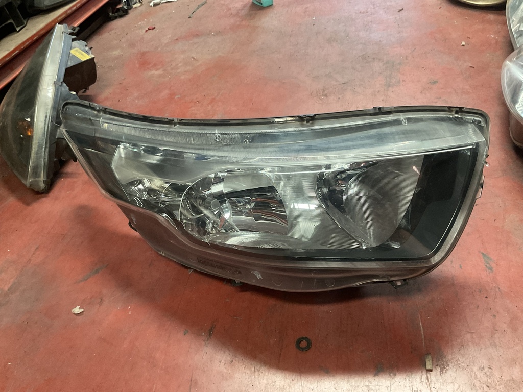 Faro derecho iveco daily ‘19