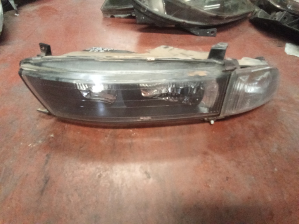faro izquierdo Mitsubishi galant '97