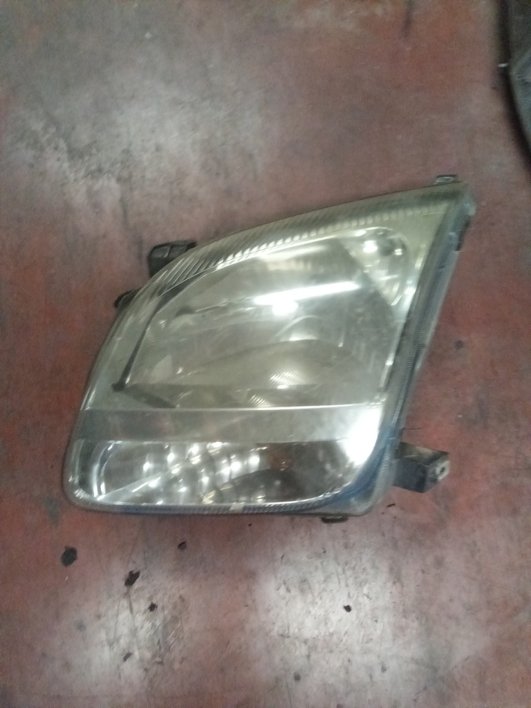 Faro izquierdo Suzuki ignis '04